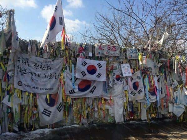  DMZ tour: Ribbons express hope of a peaceful reconciliation