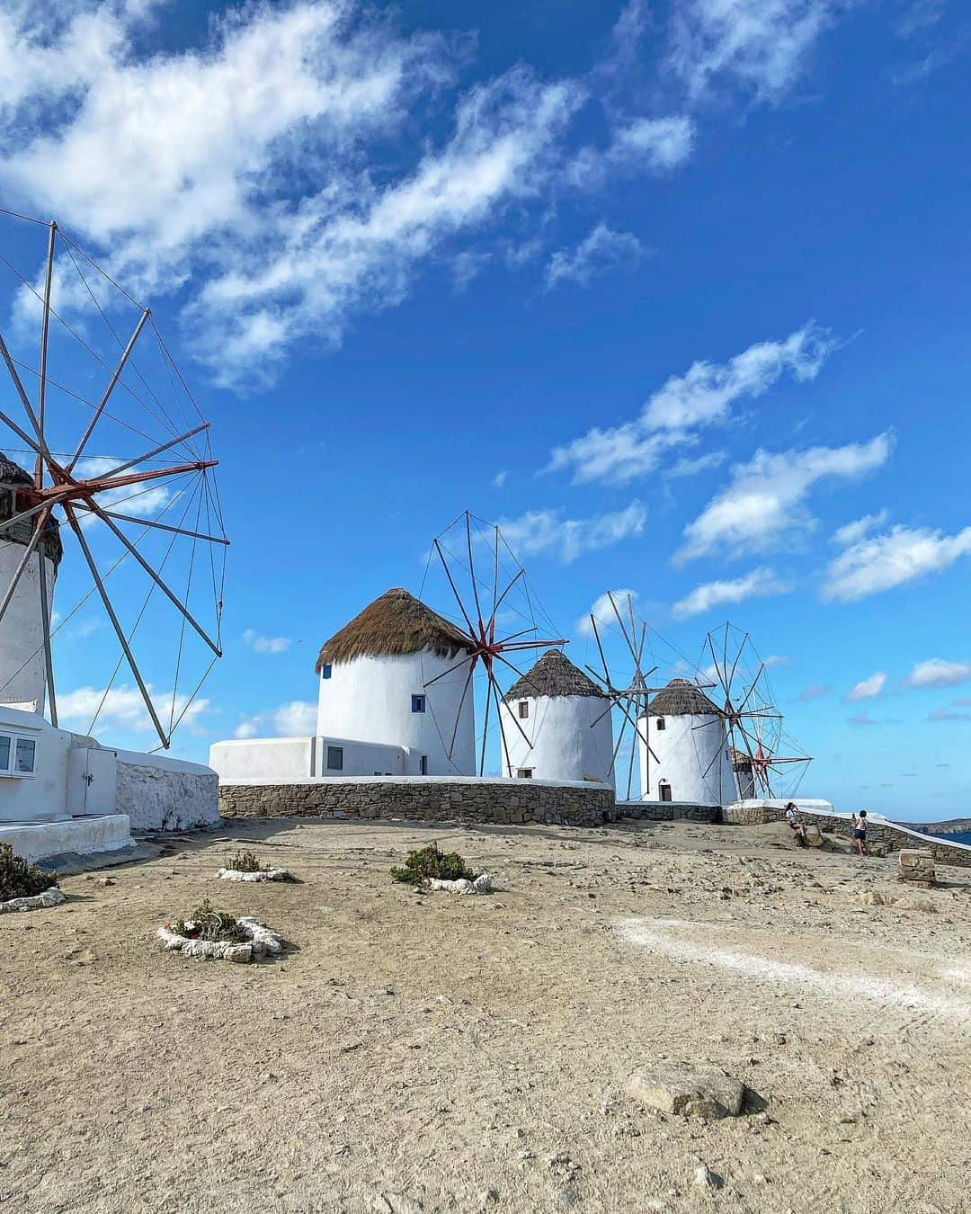 Santorini vs Mykonos 