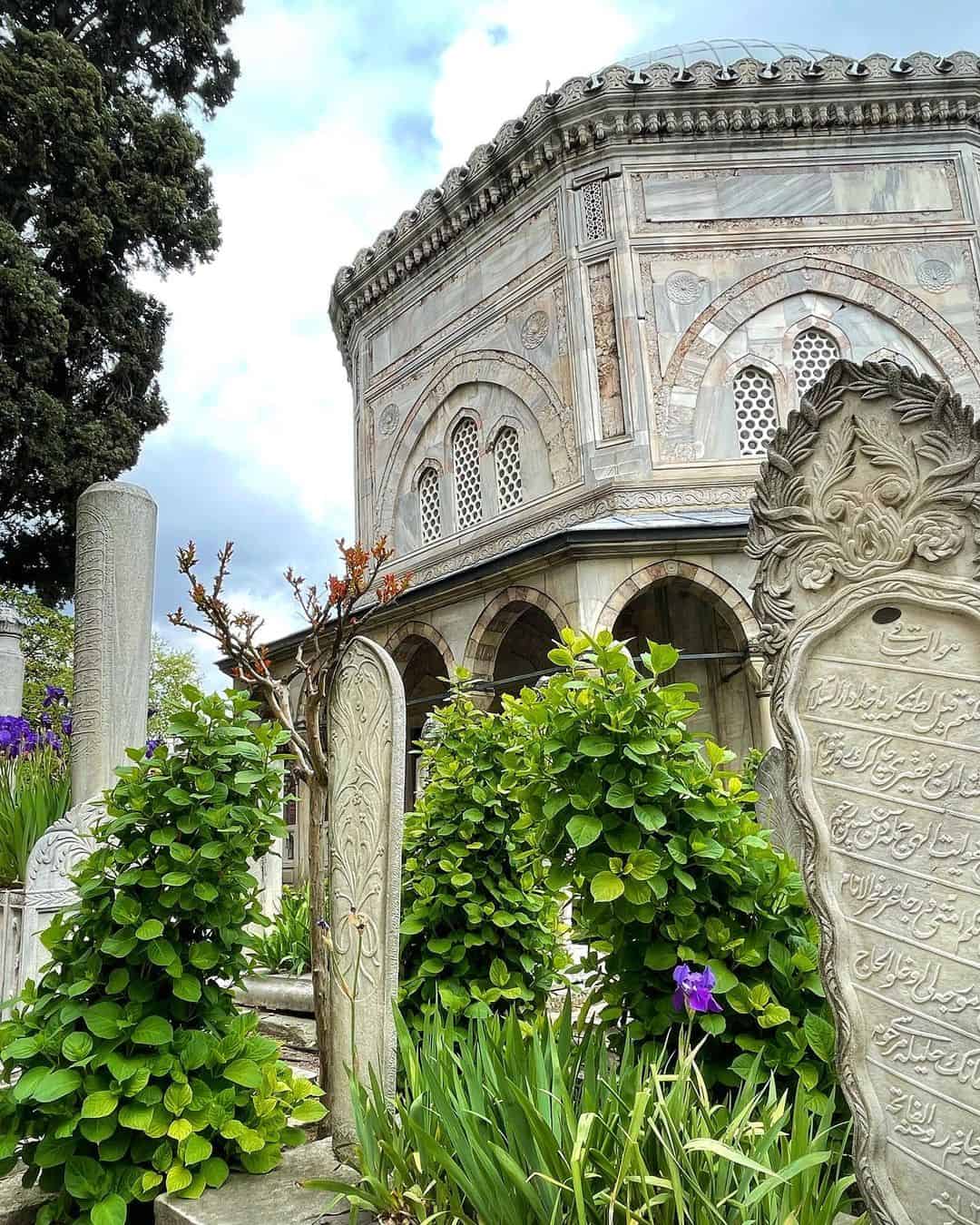 Things to do in Istanbul: visit the Suleymaniye mosque